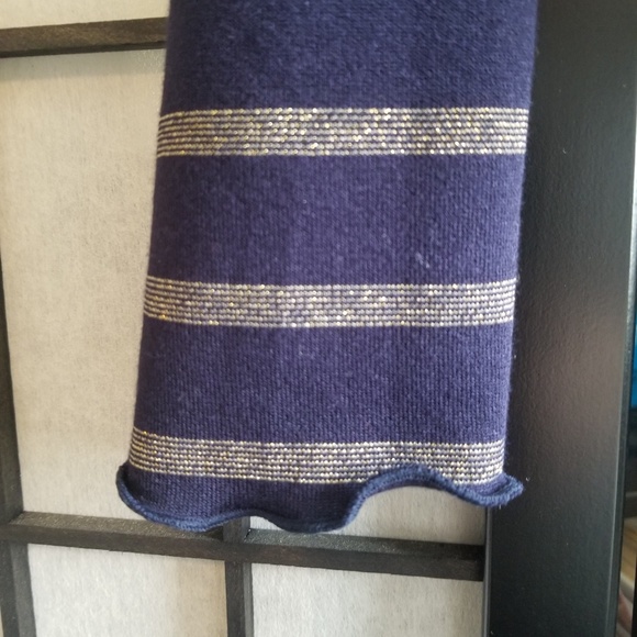 Nwot navy and gold turtleneck - Picture 3 of 6